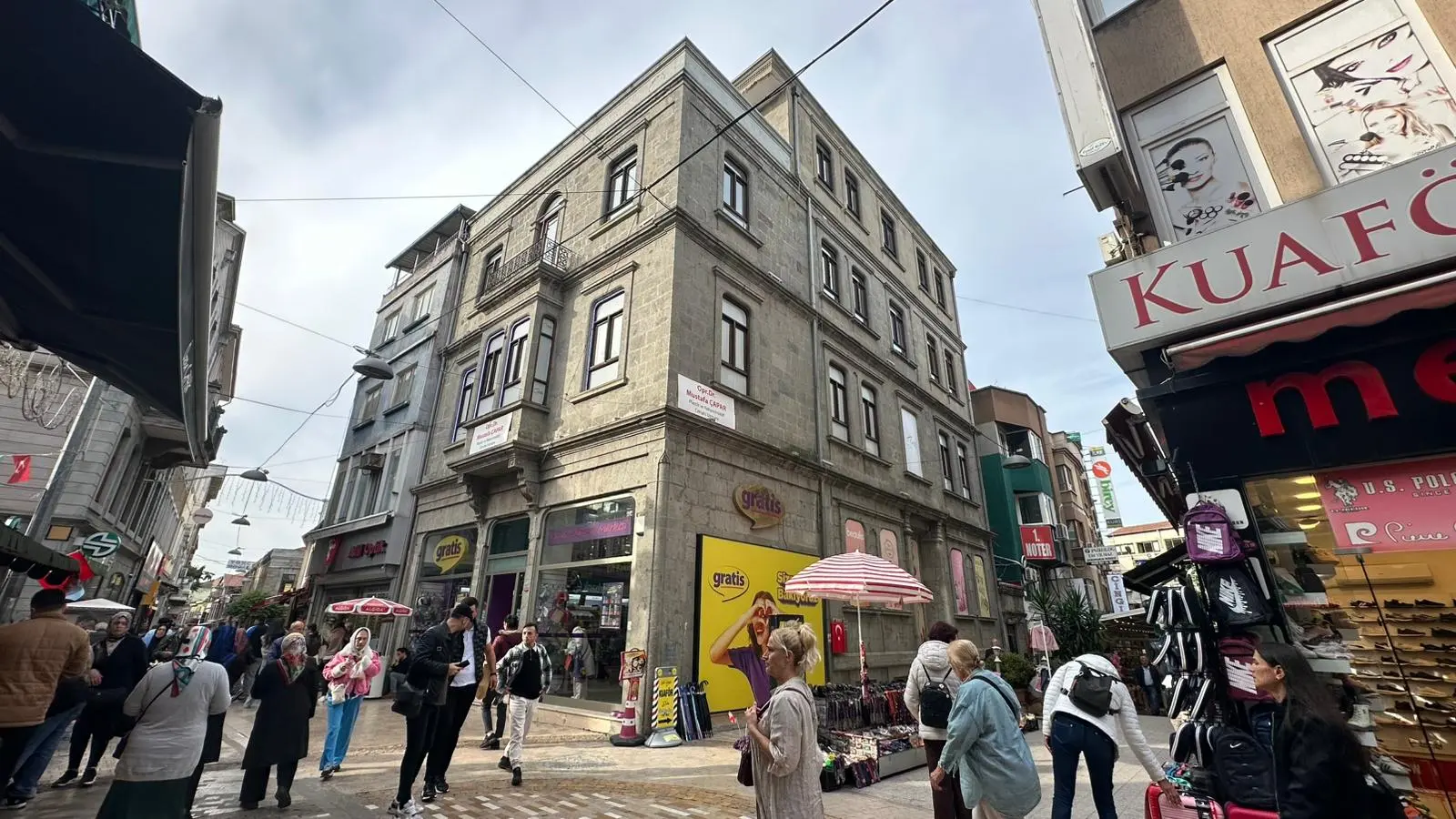 Clinic-provided photograph of Dr Mustafa Çapar