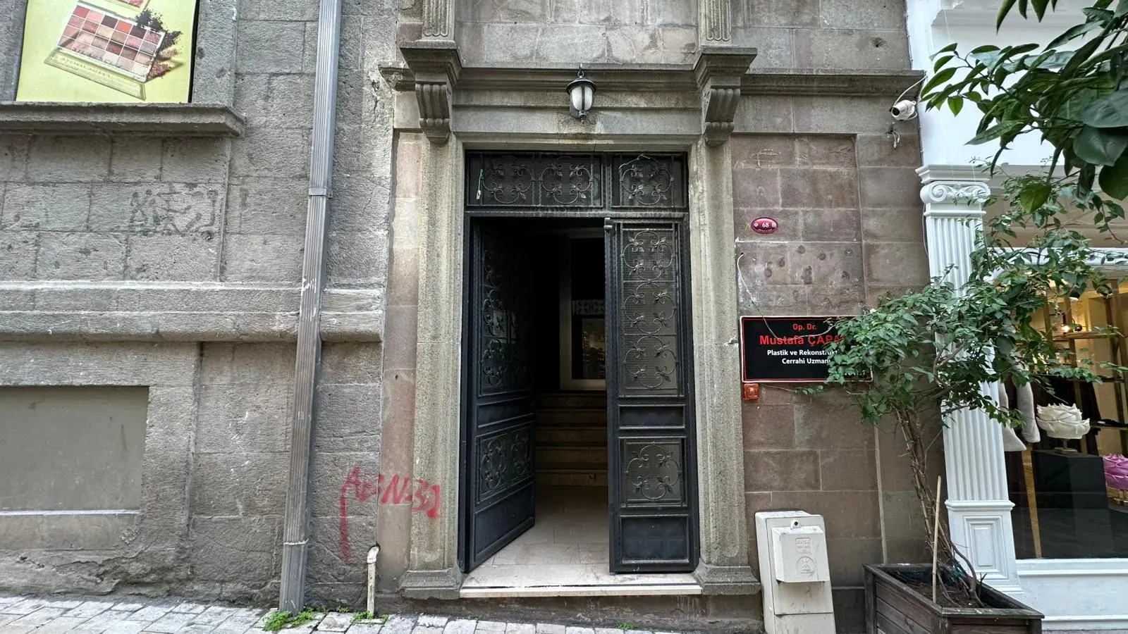 Clinic-provided photograph of Dr Mustafa Çapar