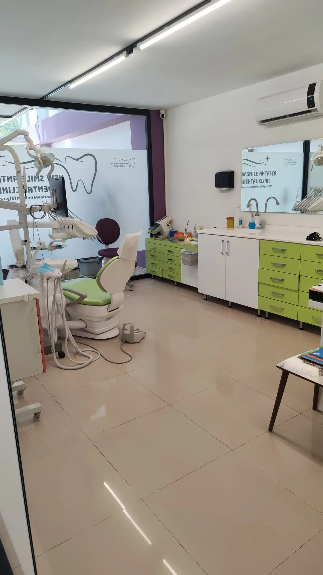 Clinic-provided photograph of Dr Ekmel Karaismailoğlu