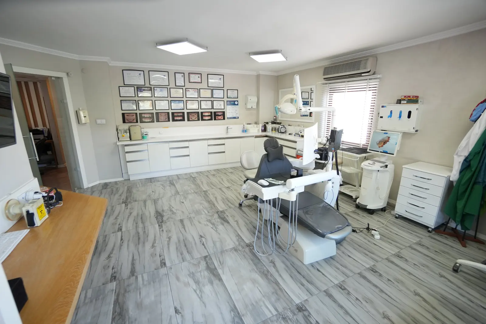 Von der Klinik bereitgestelltes Foto von Estelite Zahnklinik