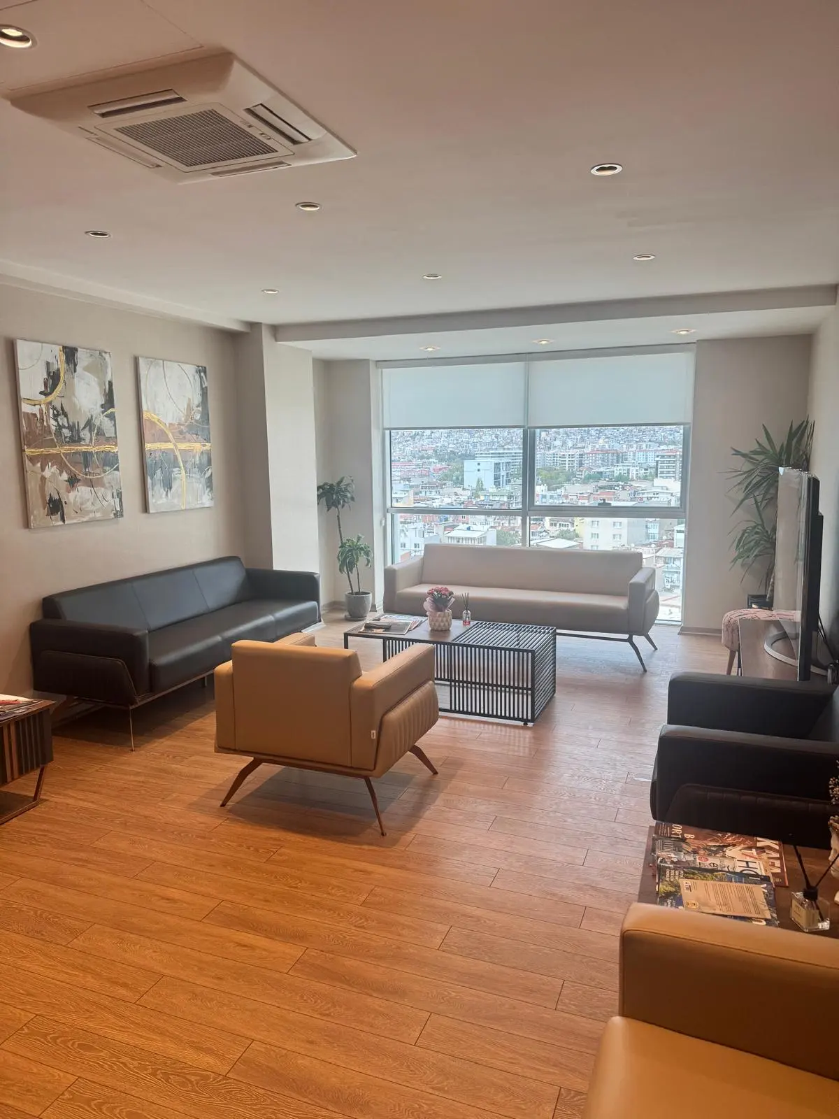Clinic-provided photograph of Assoc. Prof. Dr Mutlu Ünver