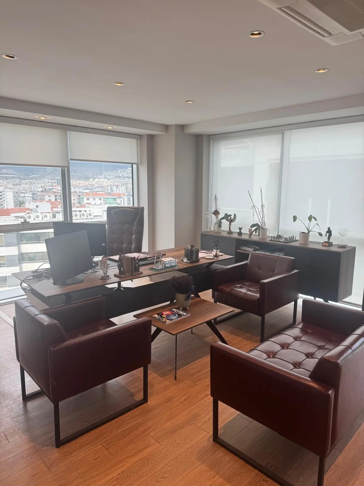 Clinic-provided photograph of Assoc. Prof. Dr Mutlu Ünver