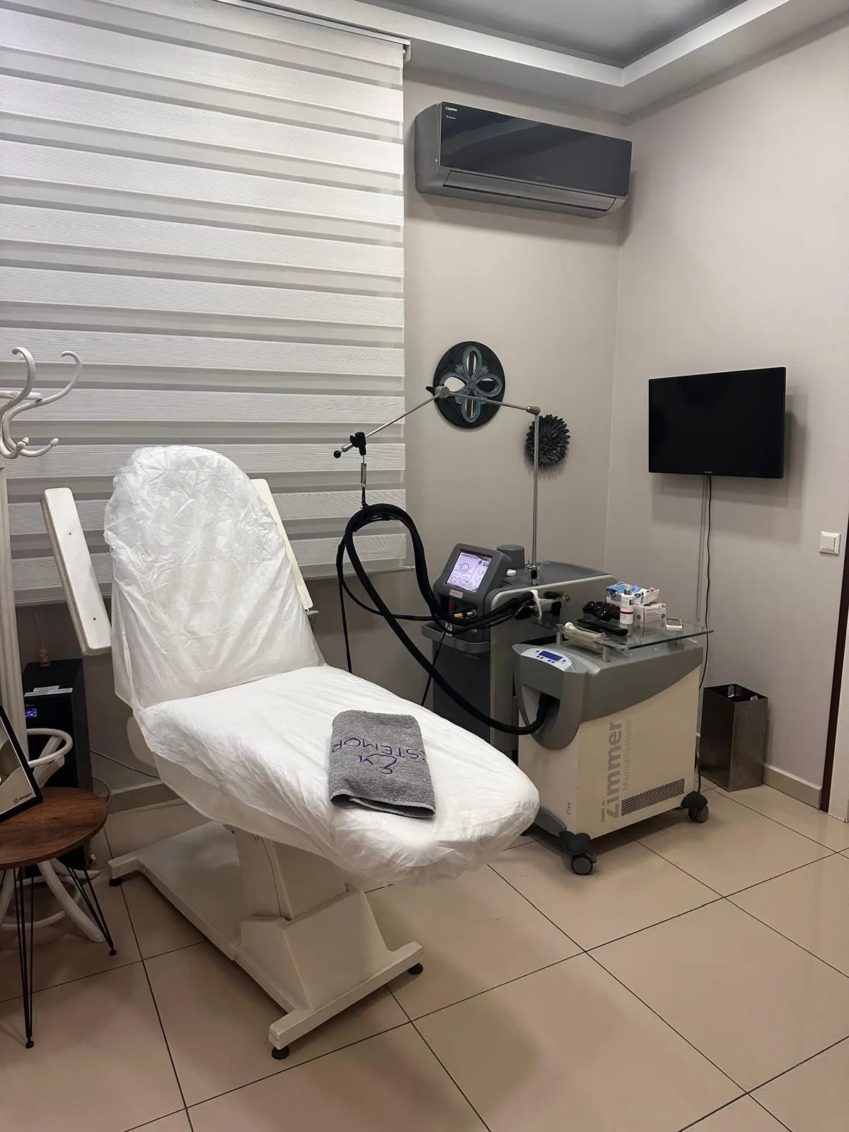 Clinic-provided photograph of Dr İlsun Aka