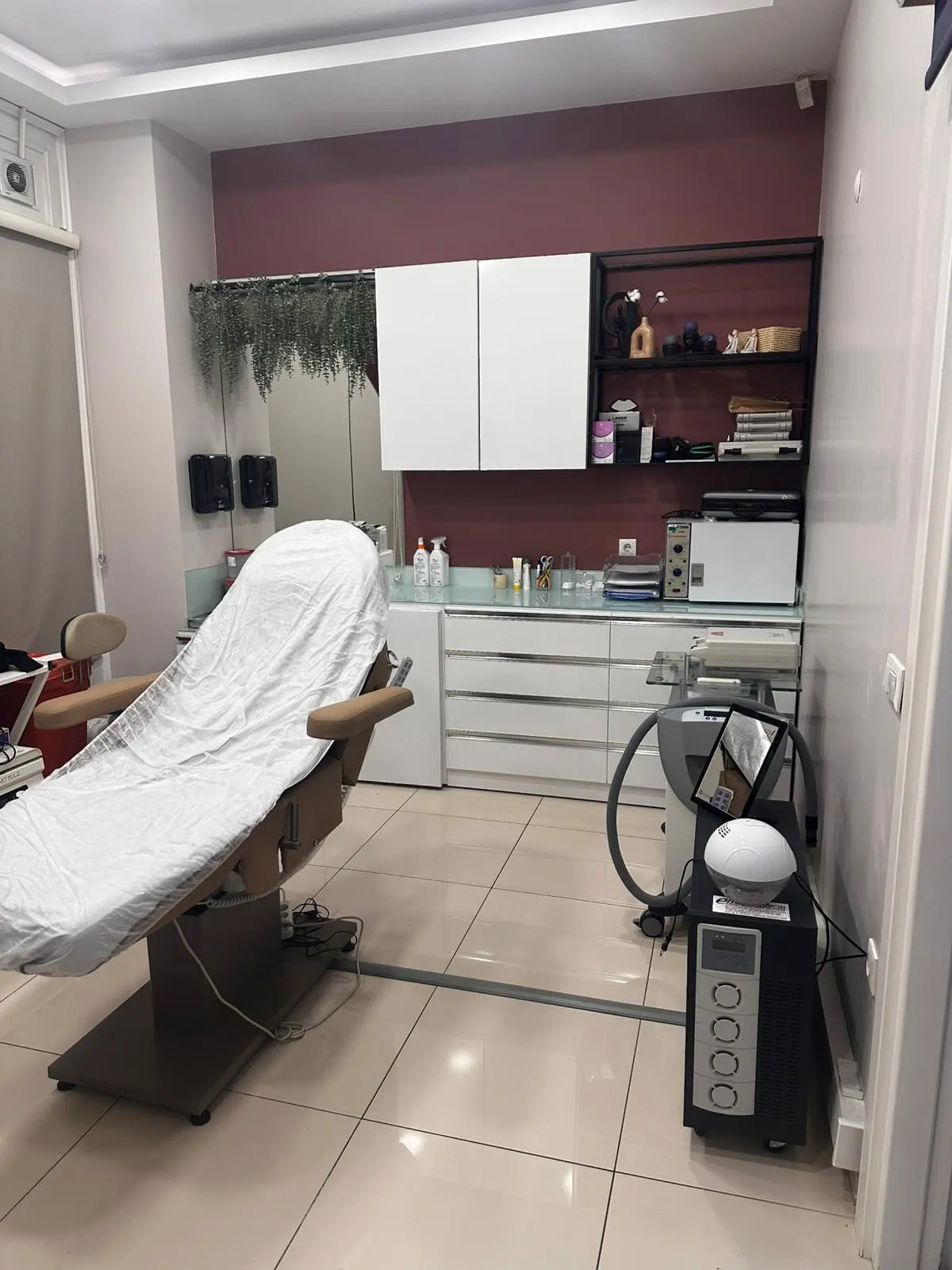 Clinic-provided photograph of Dr İlsun Aka