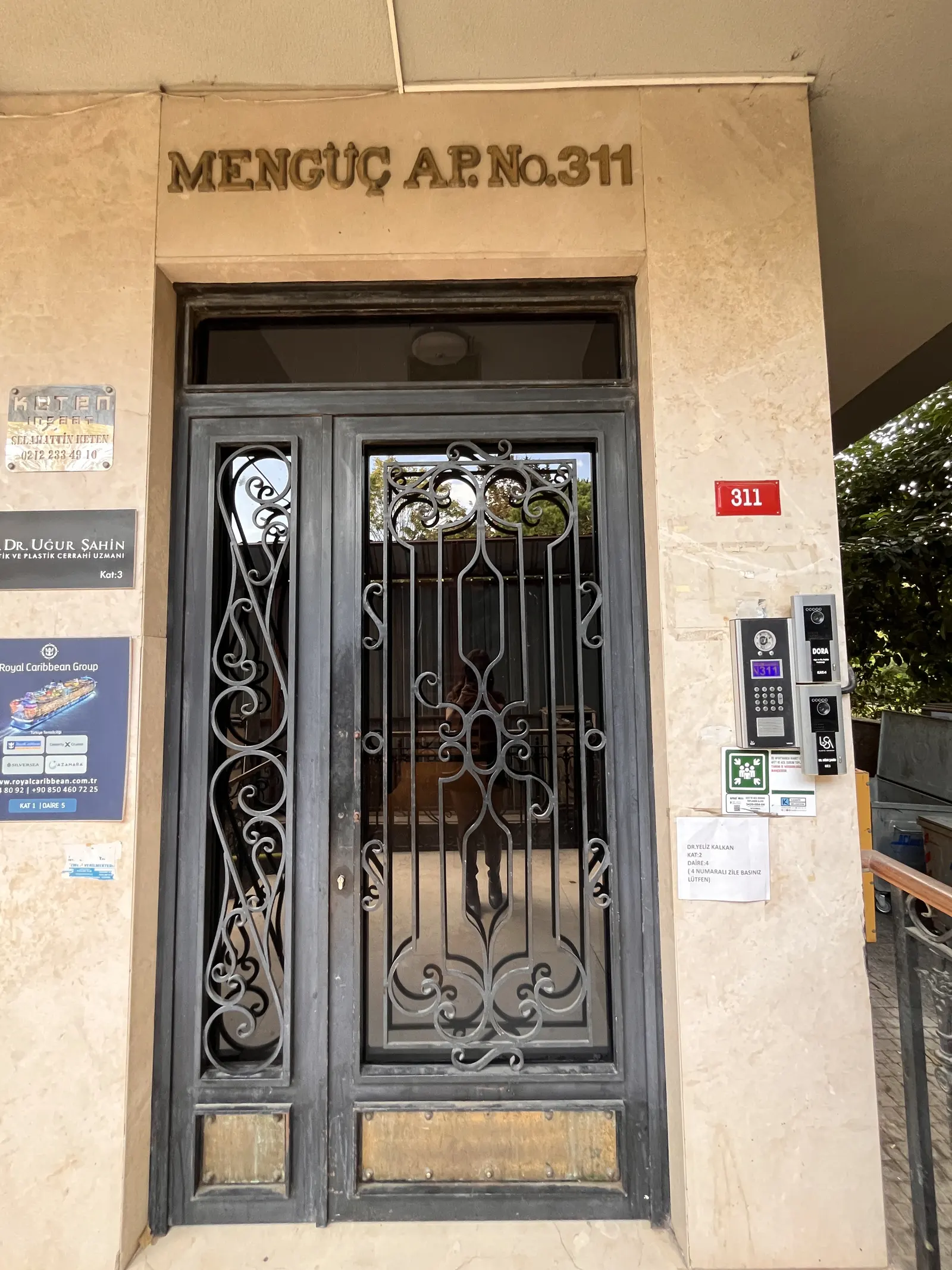 Clinic-provided photograph of Dr Uğur Şahin