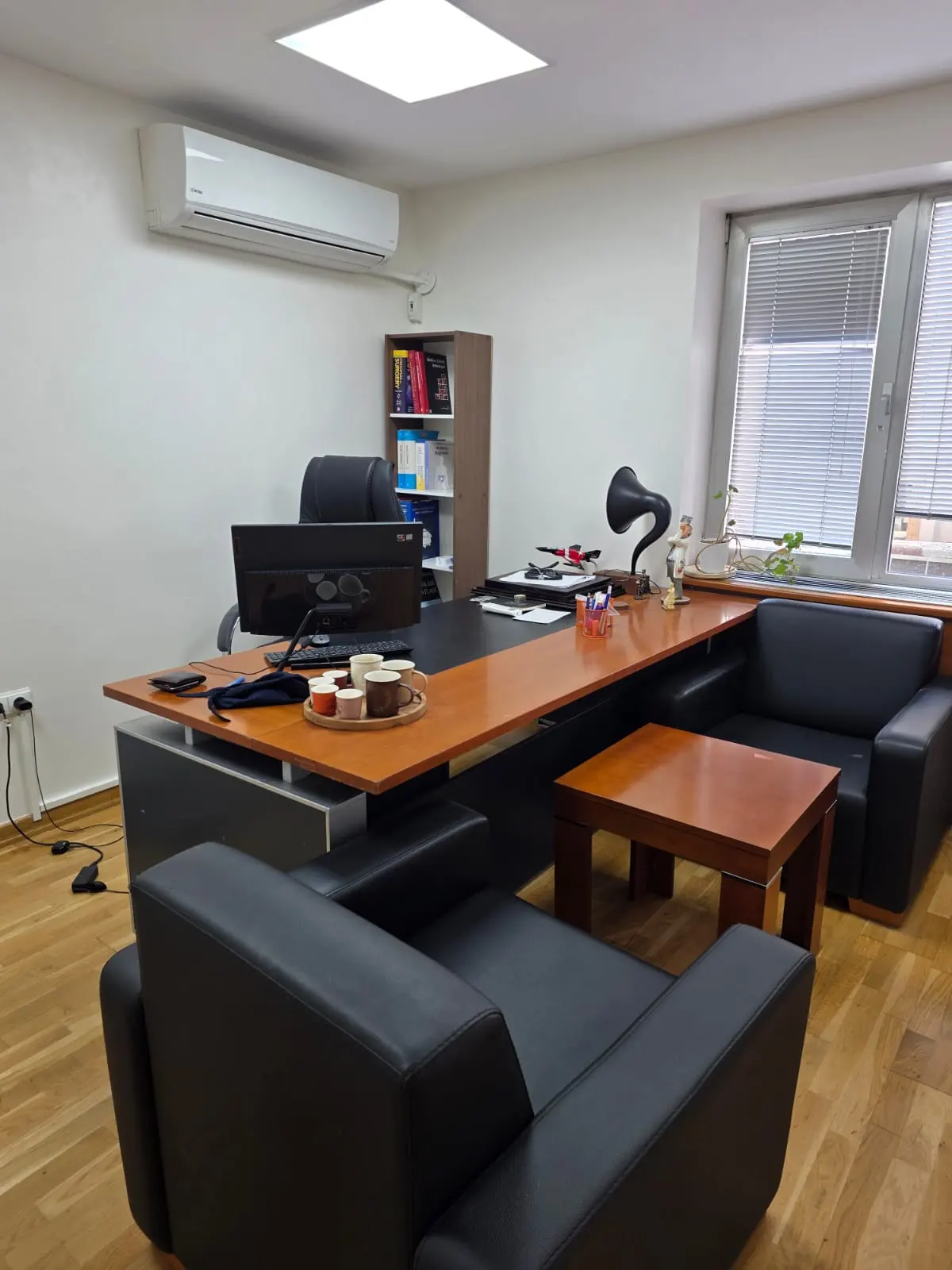 Clinic-provided photograph of Dr Toygar Toydemir
