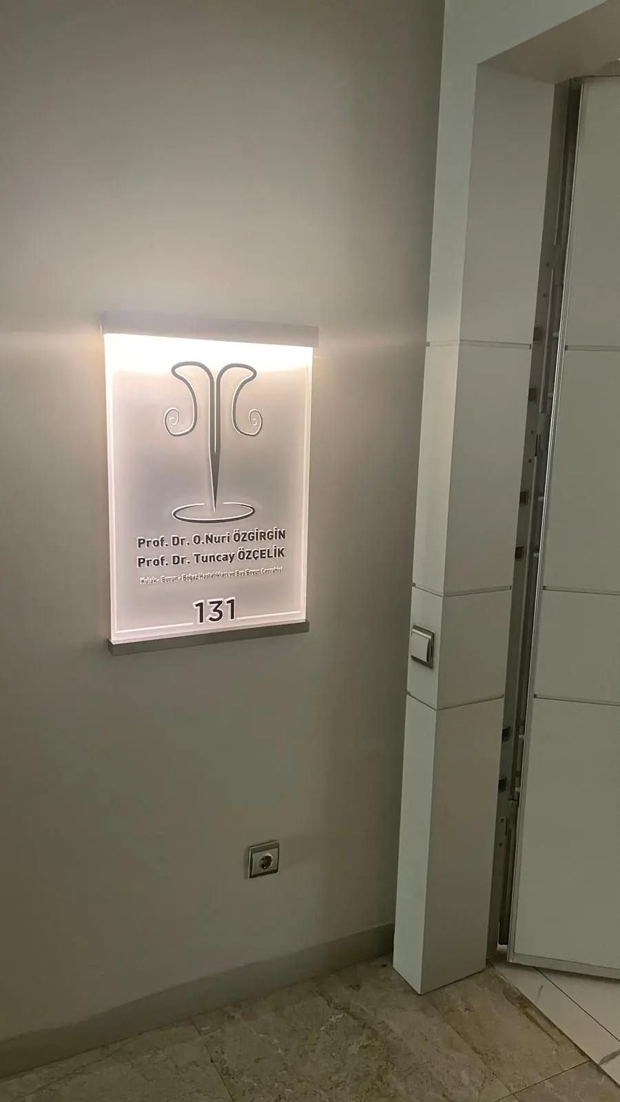 Clinic-provided photograph of Prof. Dr Tuncay Özçelik