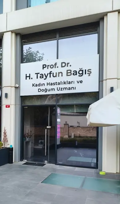 Clinic-provided photograph of Prof. Dr Halil Tayfun Bağış