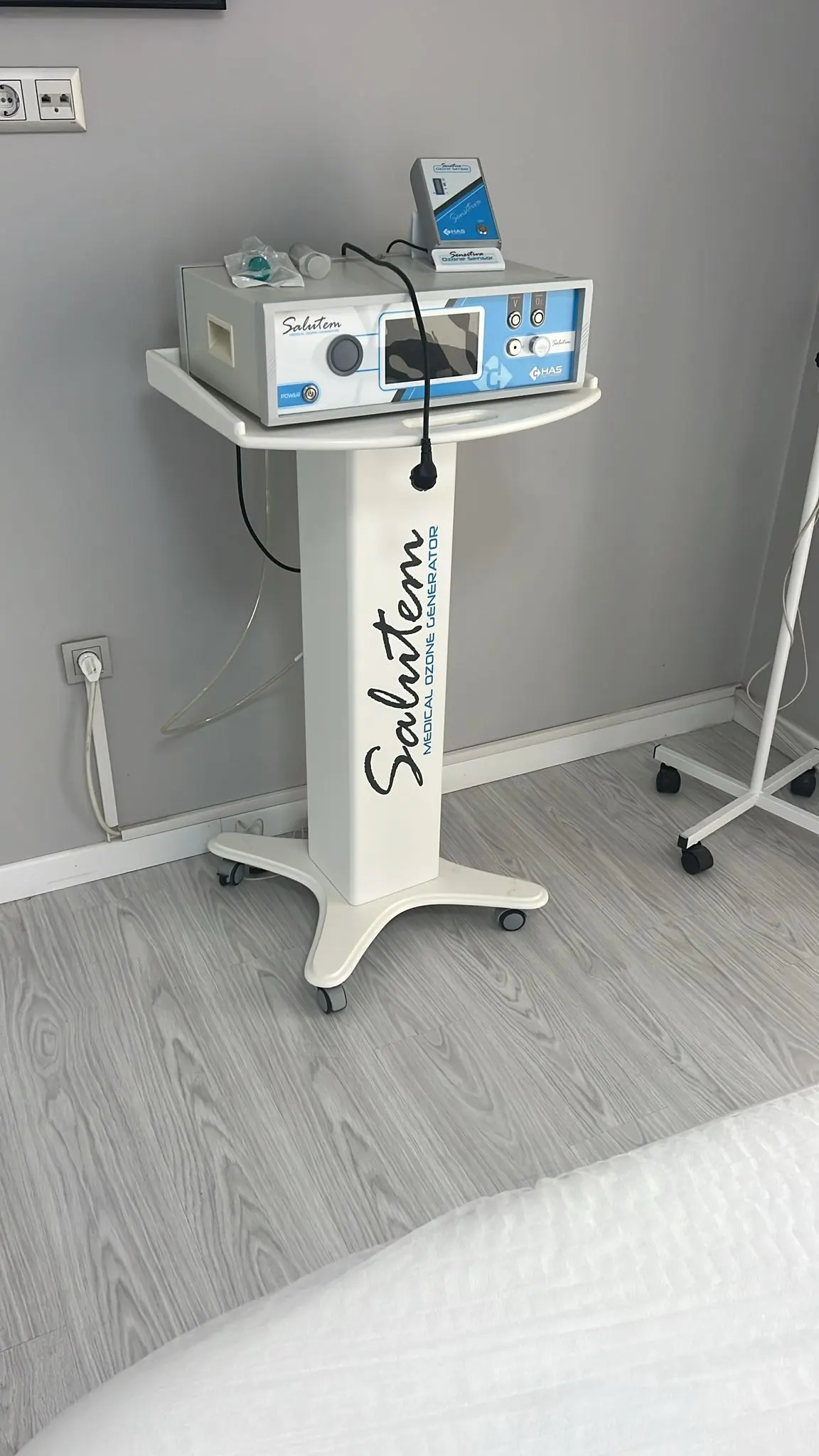 Clinic-provided photograph of Dr Burak Bağ