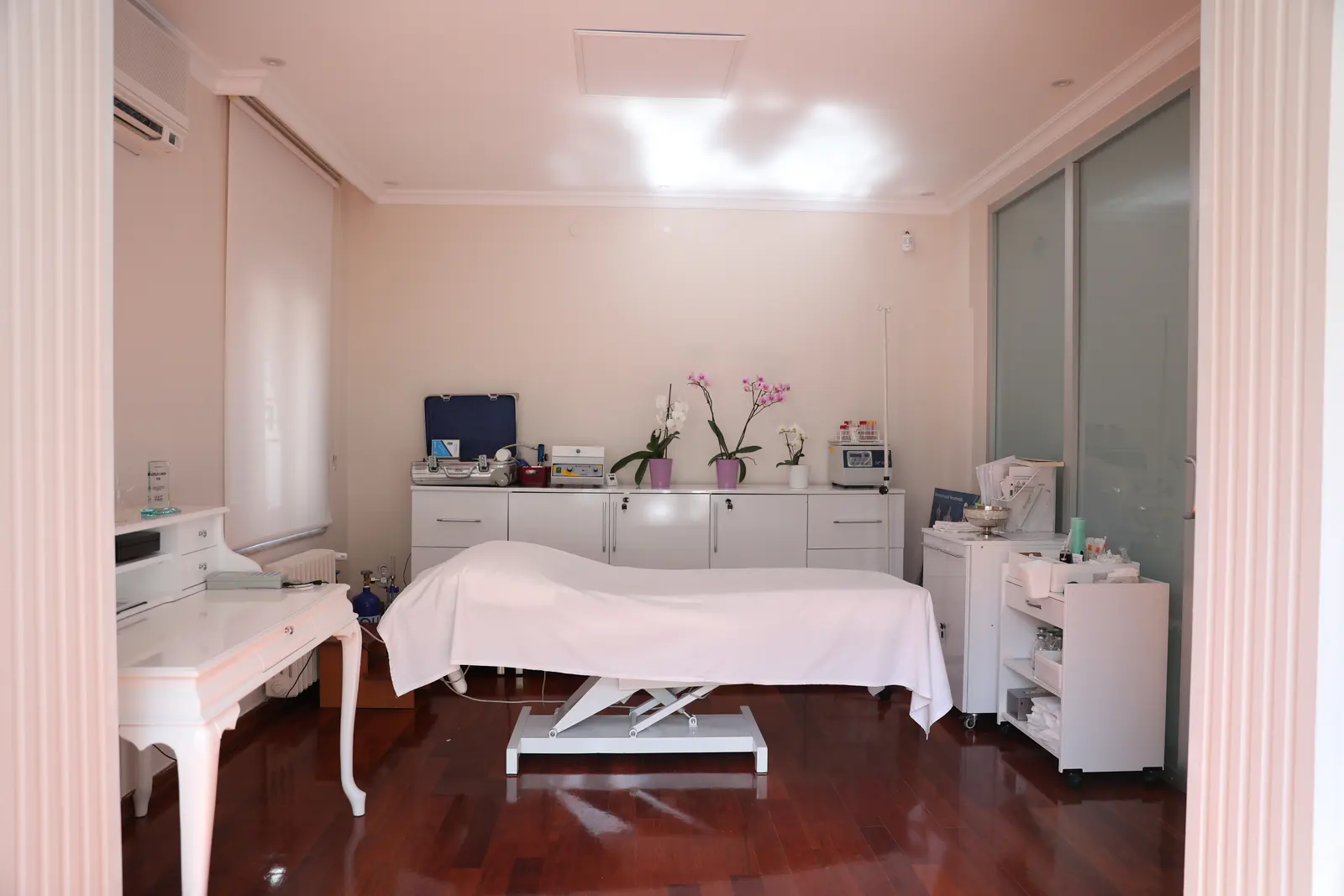 Clinic-provided photograph of Dr Devrim Avcı