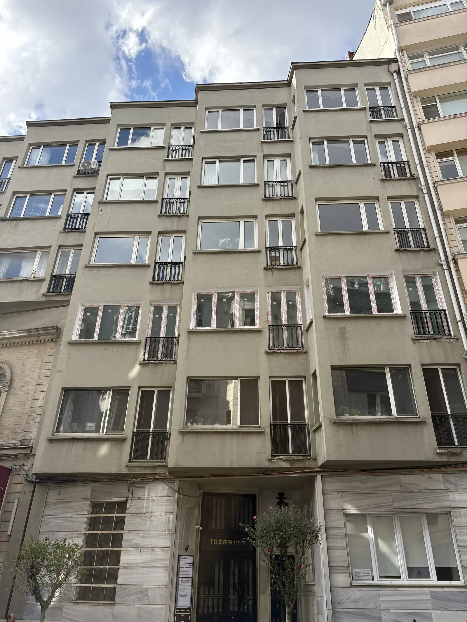 Clinic-provided photograph of Dr Nagihan Sahillioğlu (Tarıkci)