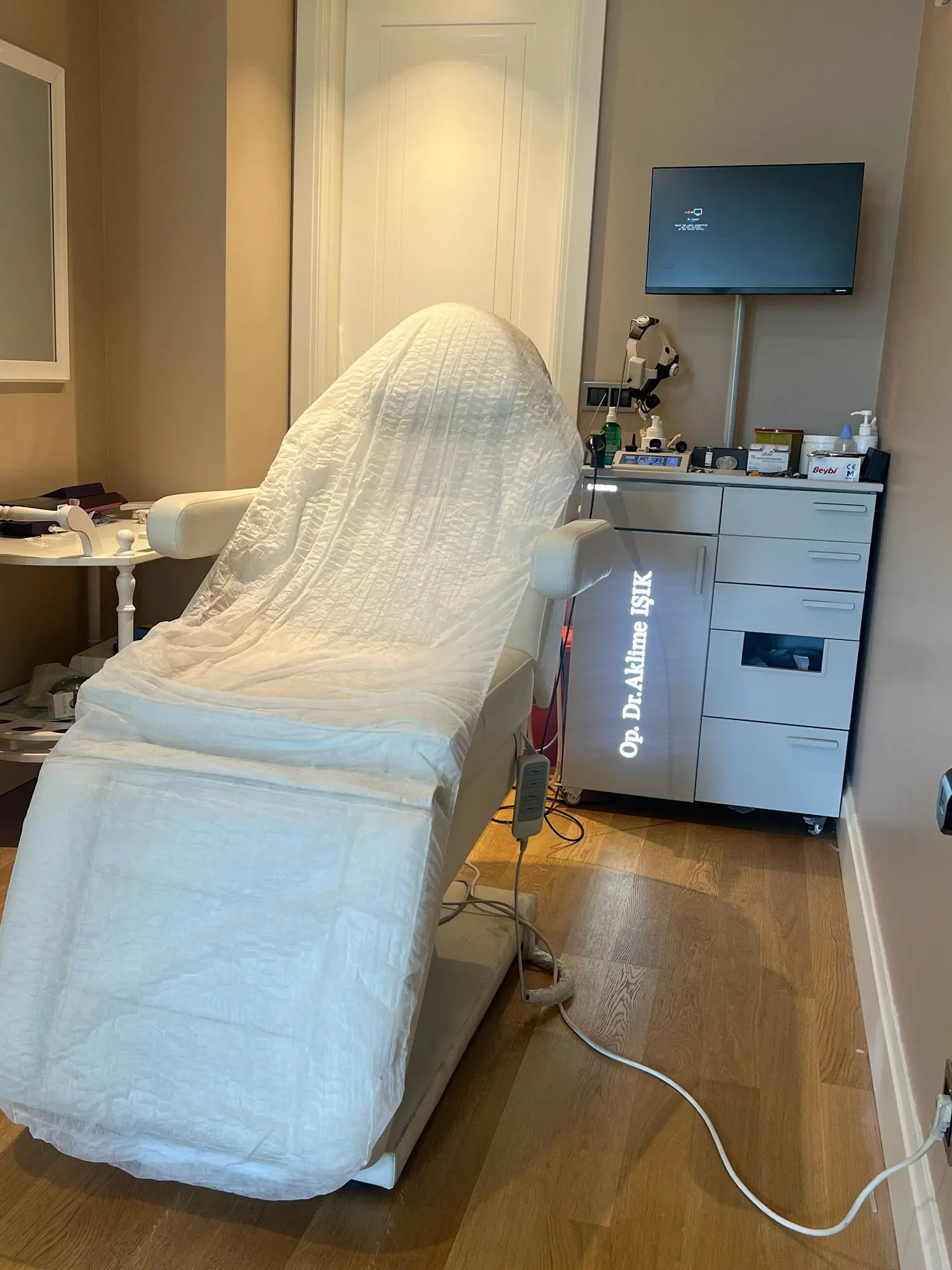 Clinic-provided photograph of Dr Aklime Işık