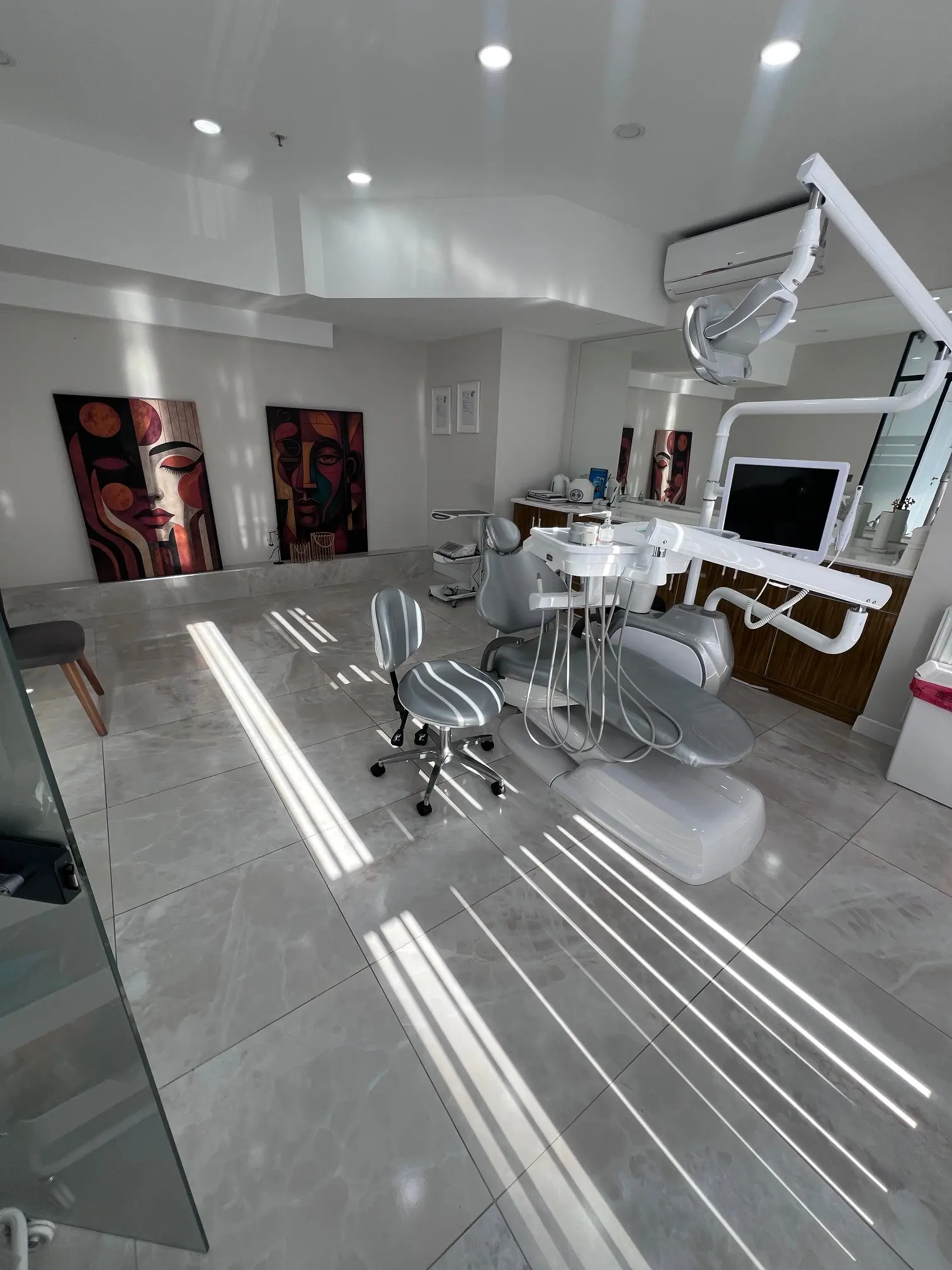 Clinic-provided photograph of Metro Dental Clinic