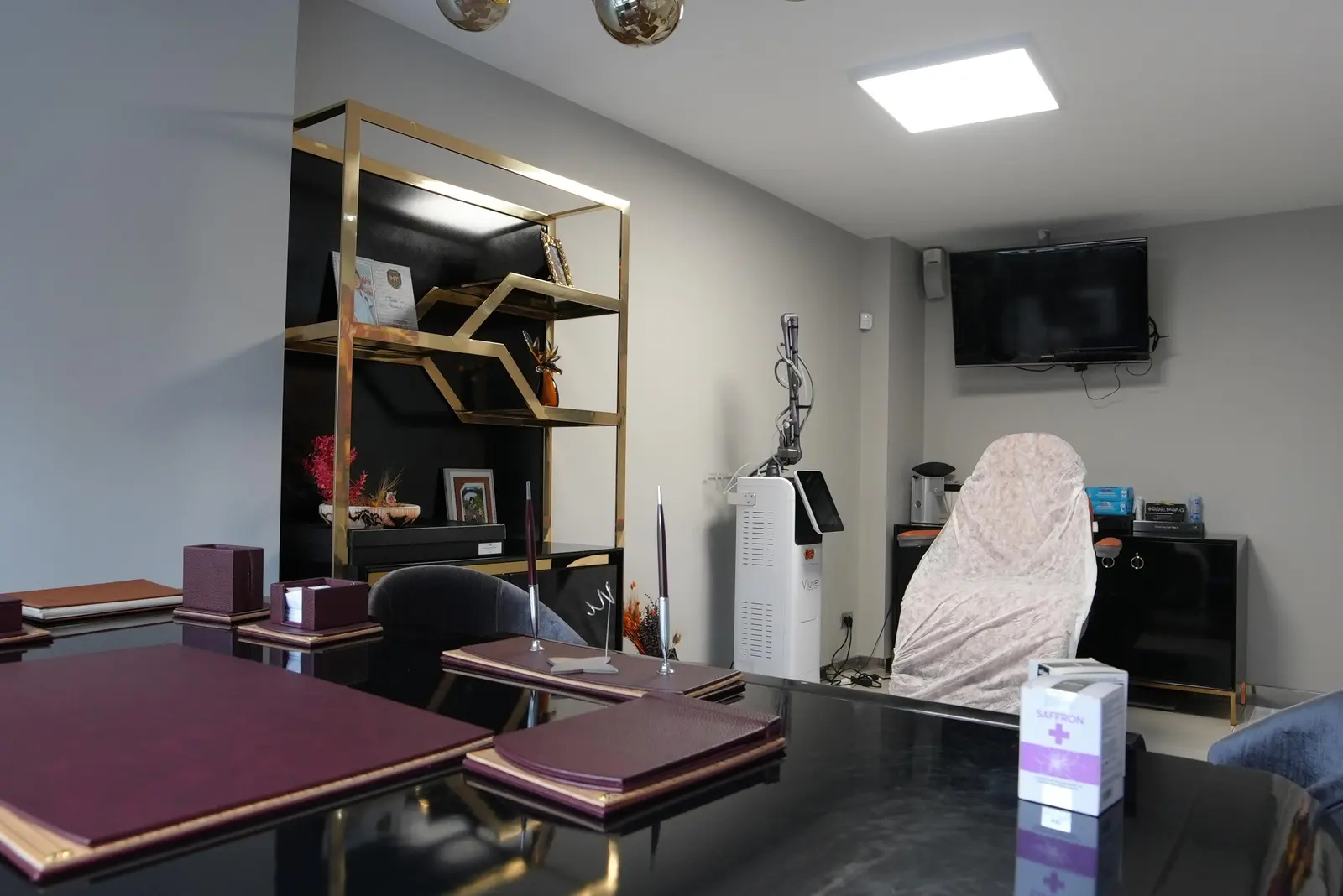 Clinic-provided photograph of Dr Akın İnalöz