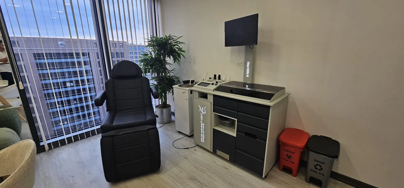 Clinic-provided photograph of Dr Mahmut Uzut