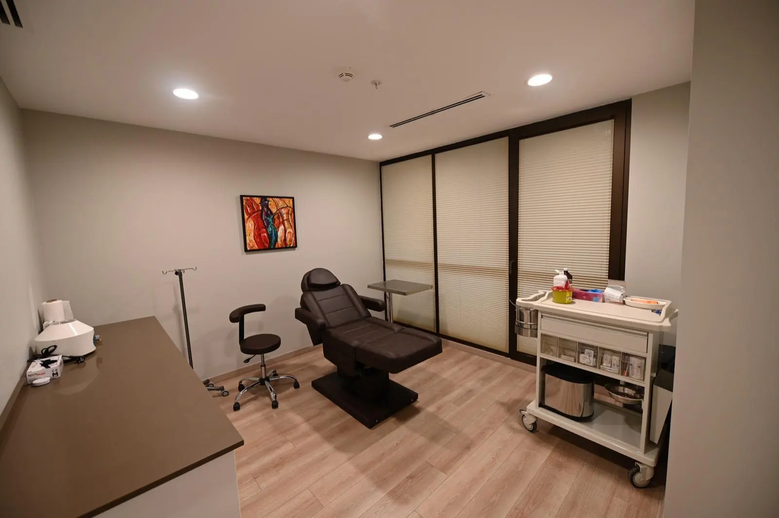 Clinic-provided photograph of Dr Murat Diyarbakırlıoğlu