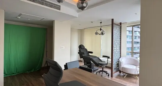 Clinic-provided photograph of Dr Erhan Güneri