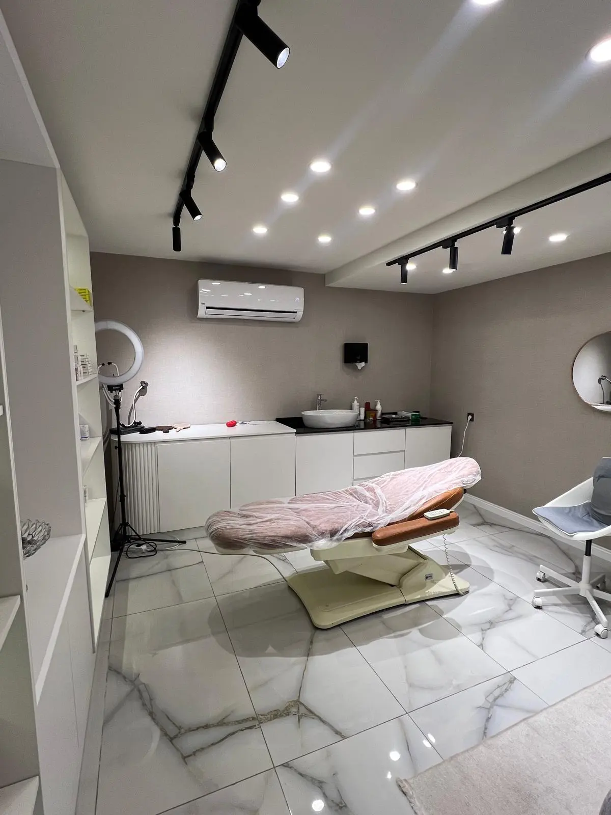 Clinic-provided photograph of Dr Ömer Aktaş
