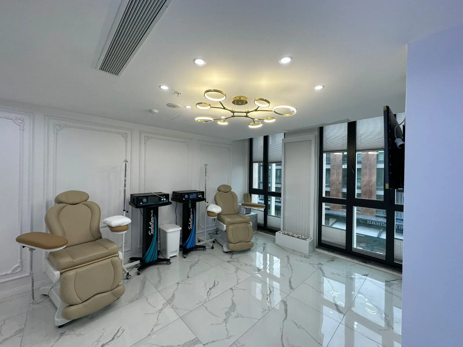 Clinic-provided photograph of Dr Burak Aydın