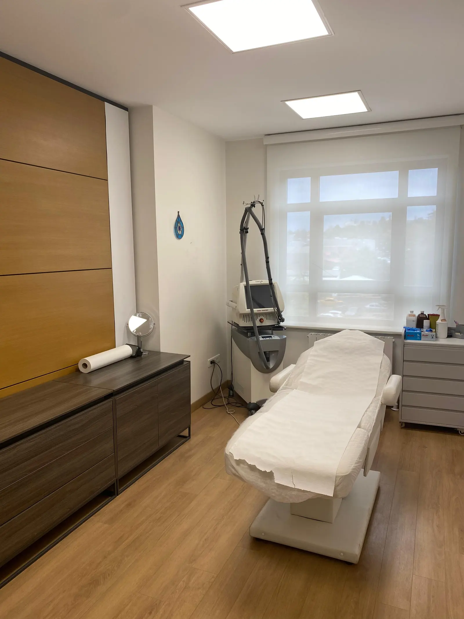 Clinic-provided photograph of Dr Ömer Ekin