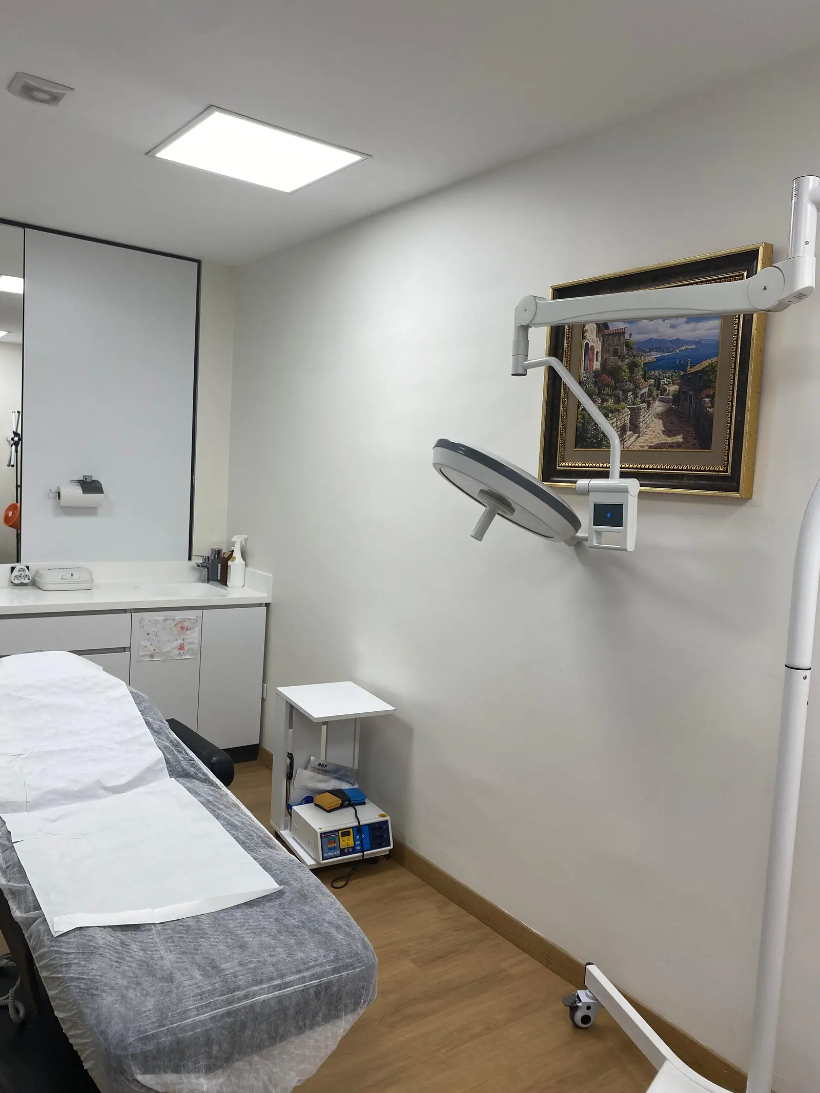 Clinic-provided photograph of Dr Ömer Ekin