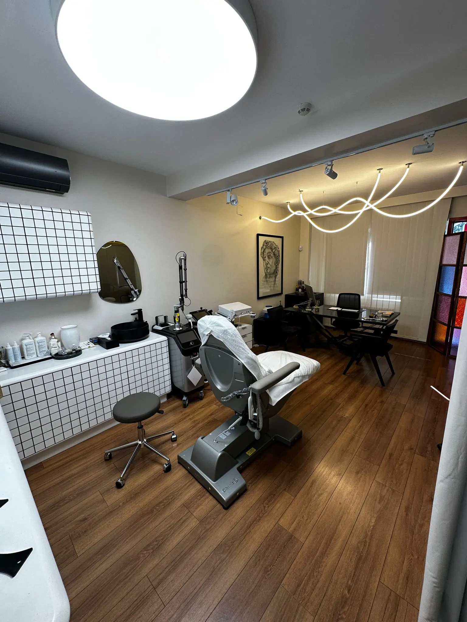 Clinic-provided photograph of Prof. Dr Emrah Arslan