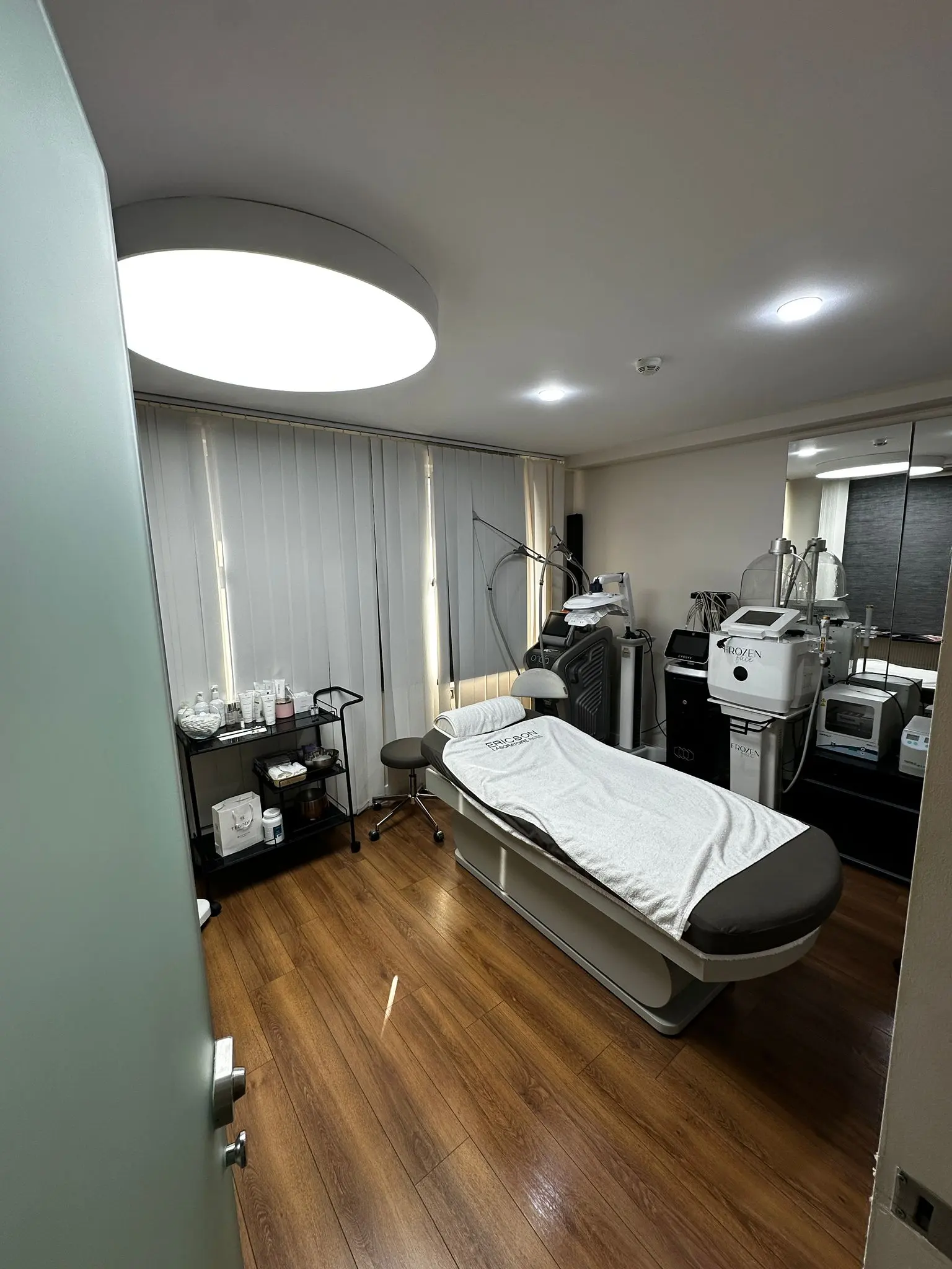 Clinic-provided photograph of Prof. Dr Emrah Arslan