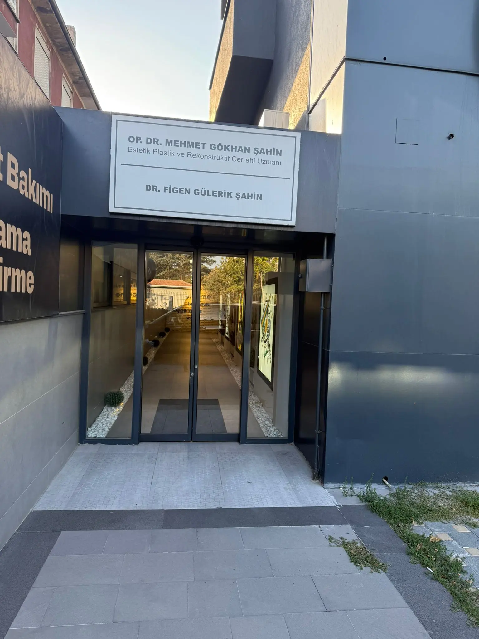 Clinic-provided photograph of Dr Mehmet Gökhan Şahin