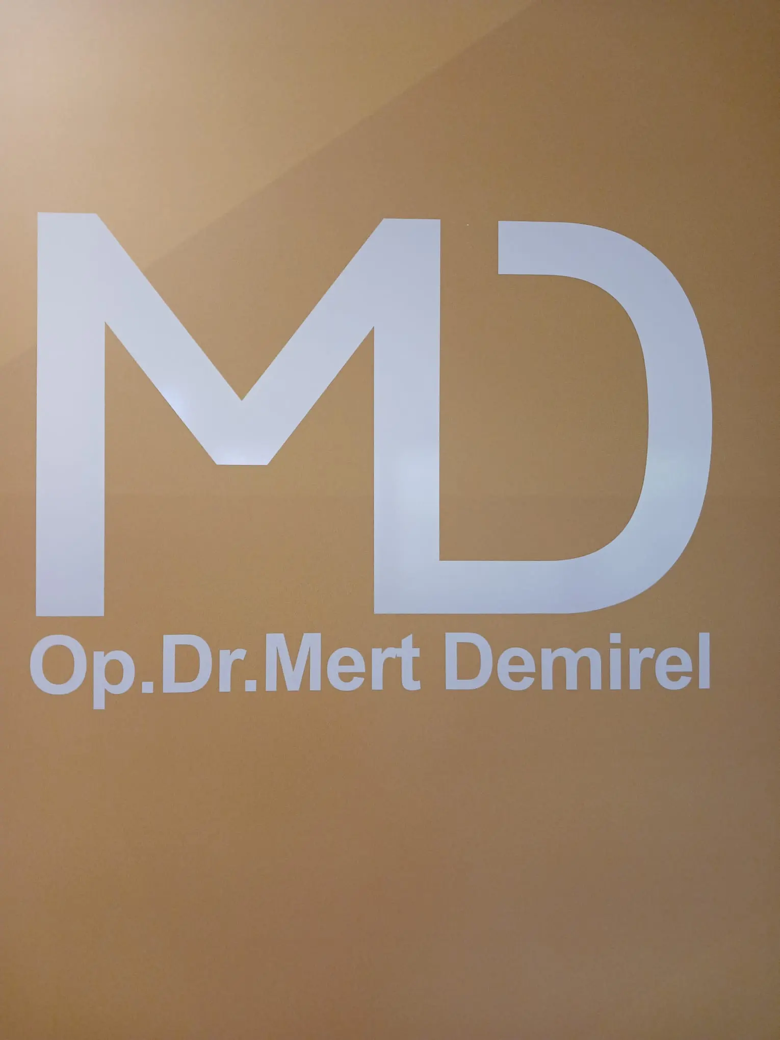 Von der Klinik bereitgestelltes Foto von Dr. Mert Demirel