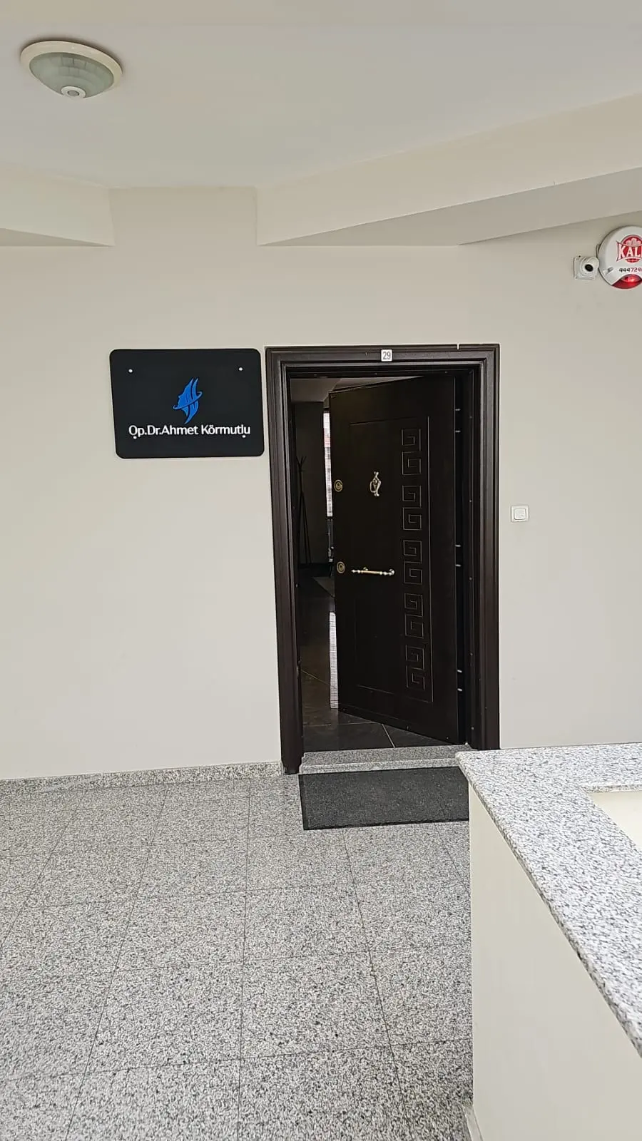 Clinic-provided photograph of Dr Ahmet Körmutlu