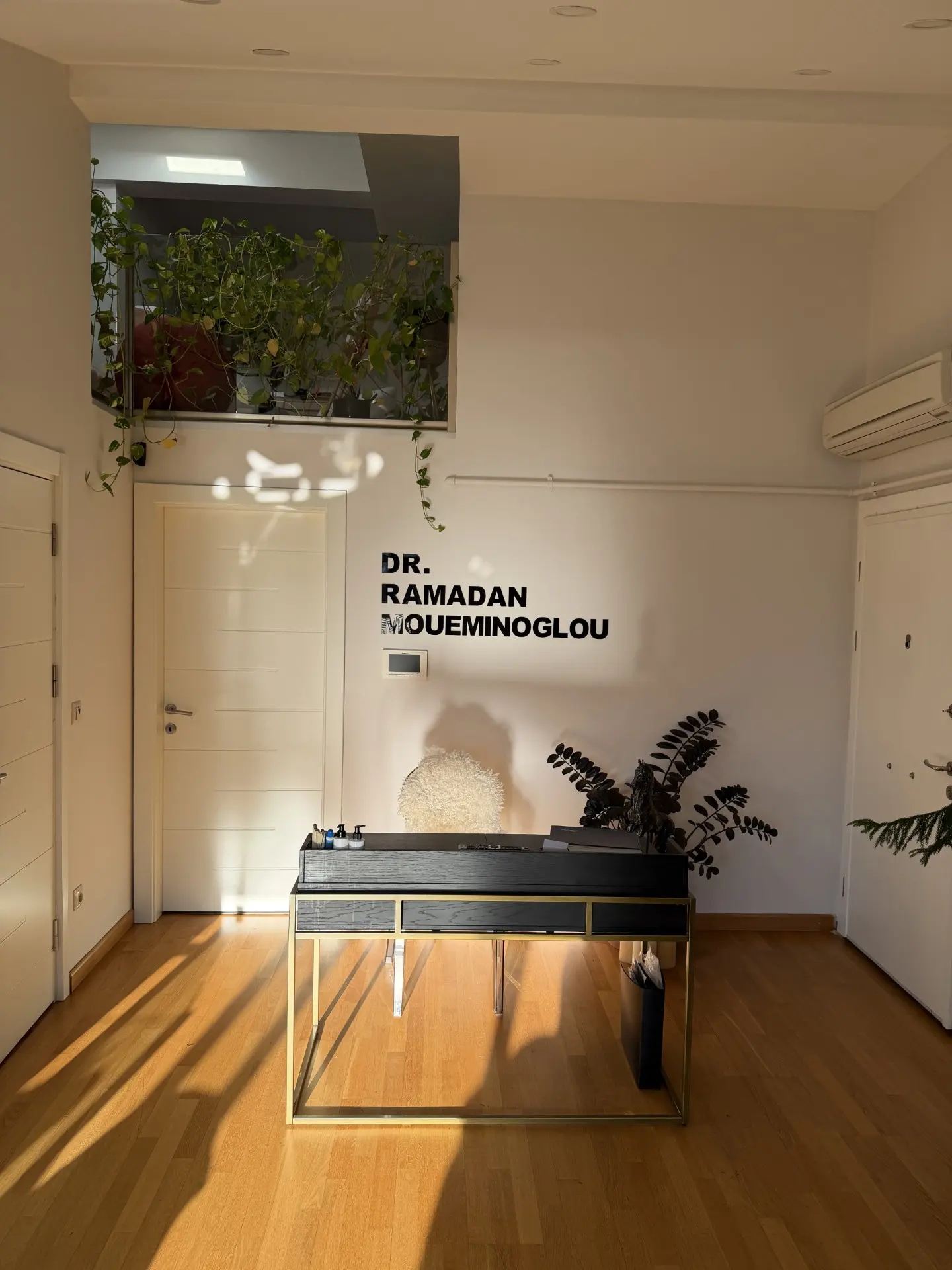 Von der Klinik bereitgestelltes Foto von Dr. Ramantan Moueminoglou