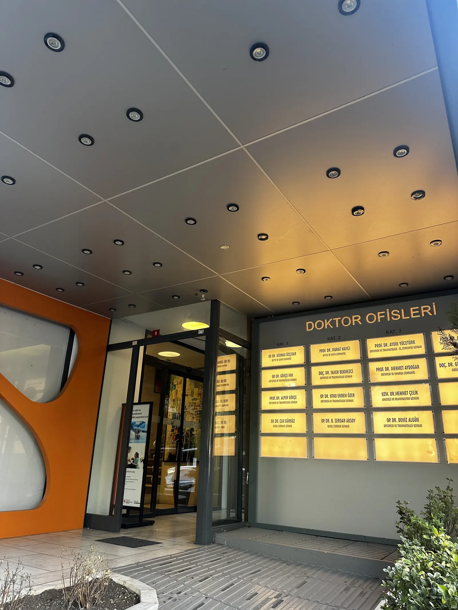 Von der Klinik bereitgestelltes Foto von Dr. Taner Bekmezci