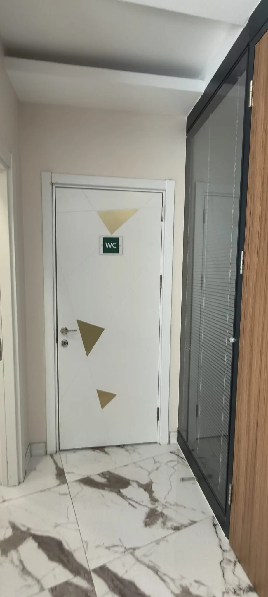 Clinic-provided photograph of Dr İlker Yalçın