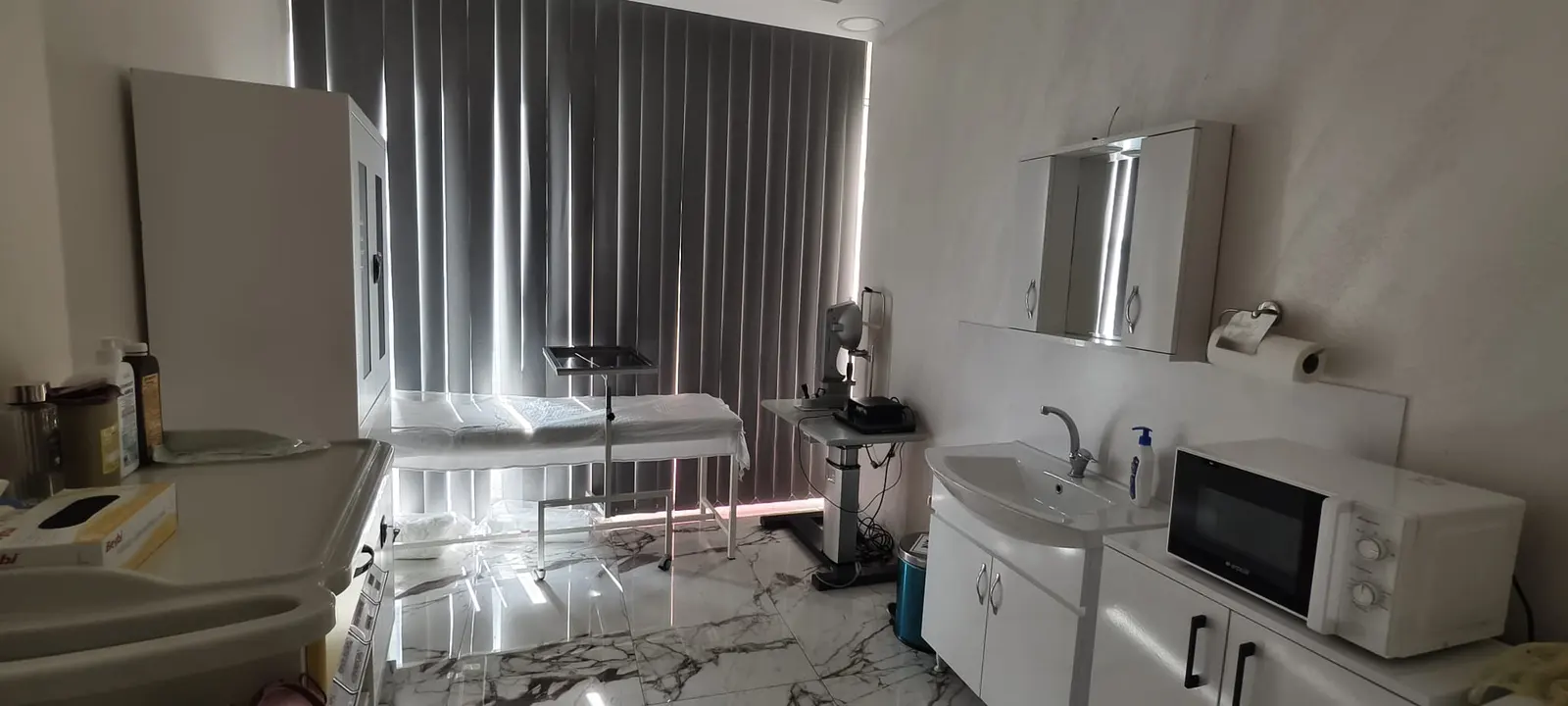 Clinic-provided photograph of Dr İlker Yalçın