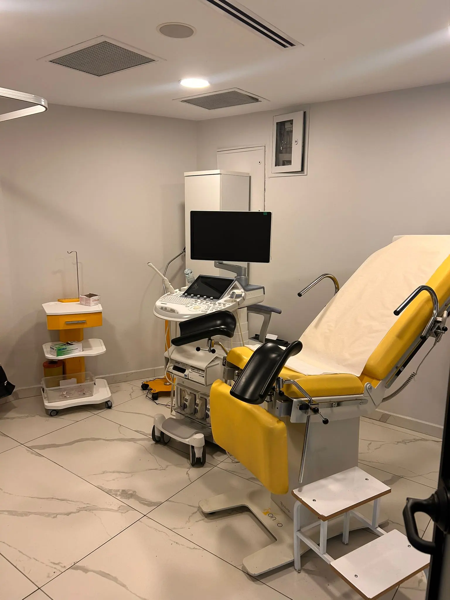 Clinic-provided photograph of Prof. Dr Hulusi Bülent Zeyneloğlu