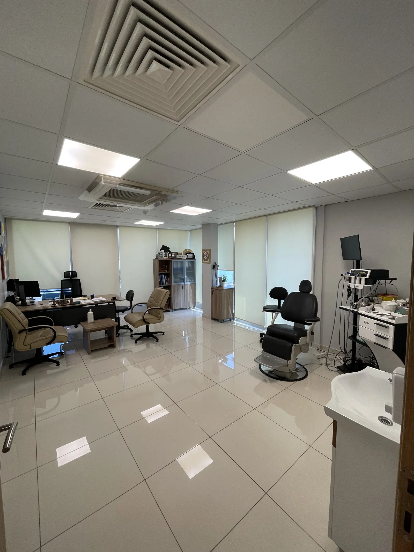 Clinic-provided photograph of Prof. Dr Şenol Polat