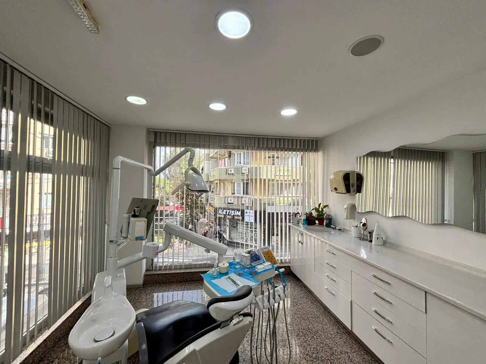 Clinic-provided photograph of Yeşilyurt Balçova Dental Clinic