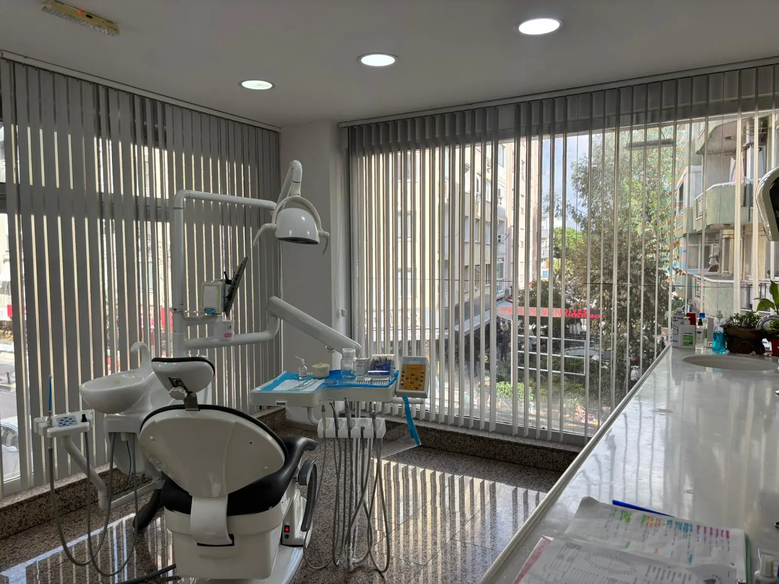 Clinic-provided photograph of Yeşilyurt Balçova Dental Clinic