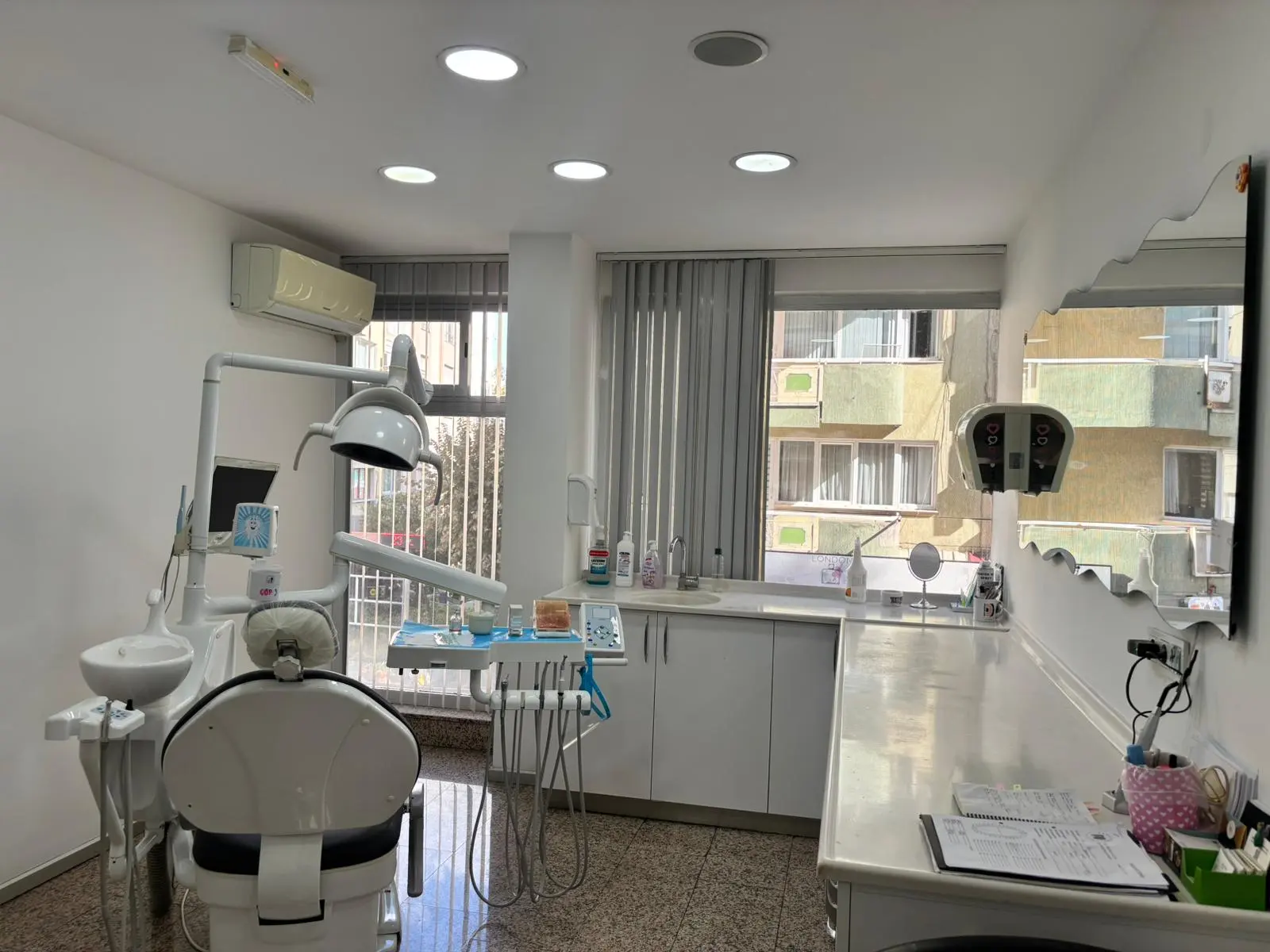 Clinic-provided photograph of Yeşilyurt Balçova Dental Clinic