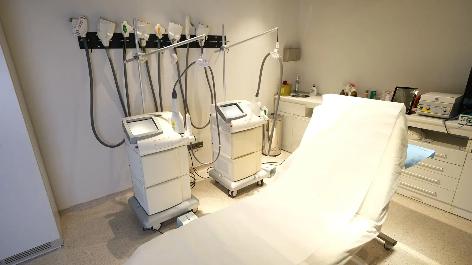 Clinic-provided photograph of Dr Hüseyin Güner