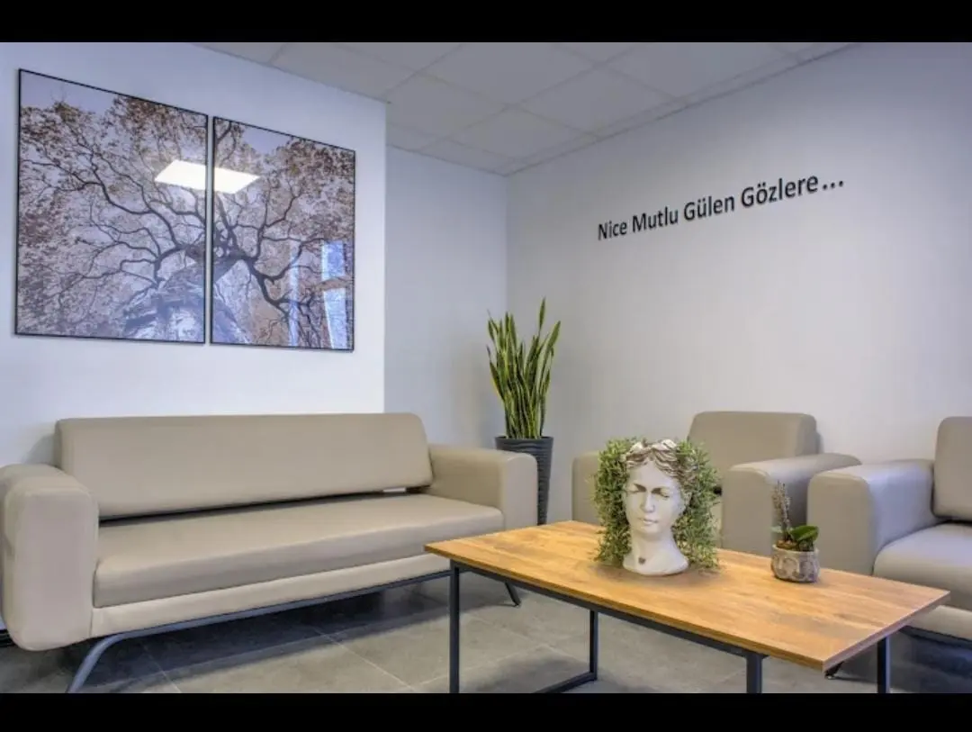 Clinic-provided photograph of Dr Fatih Akgündüz