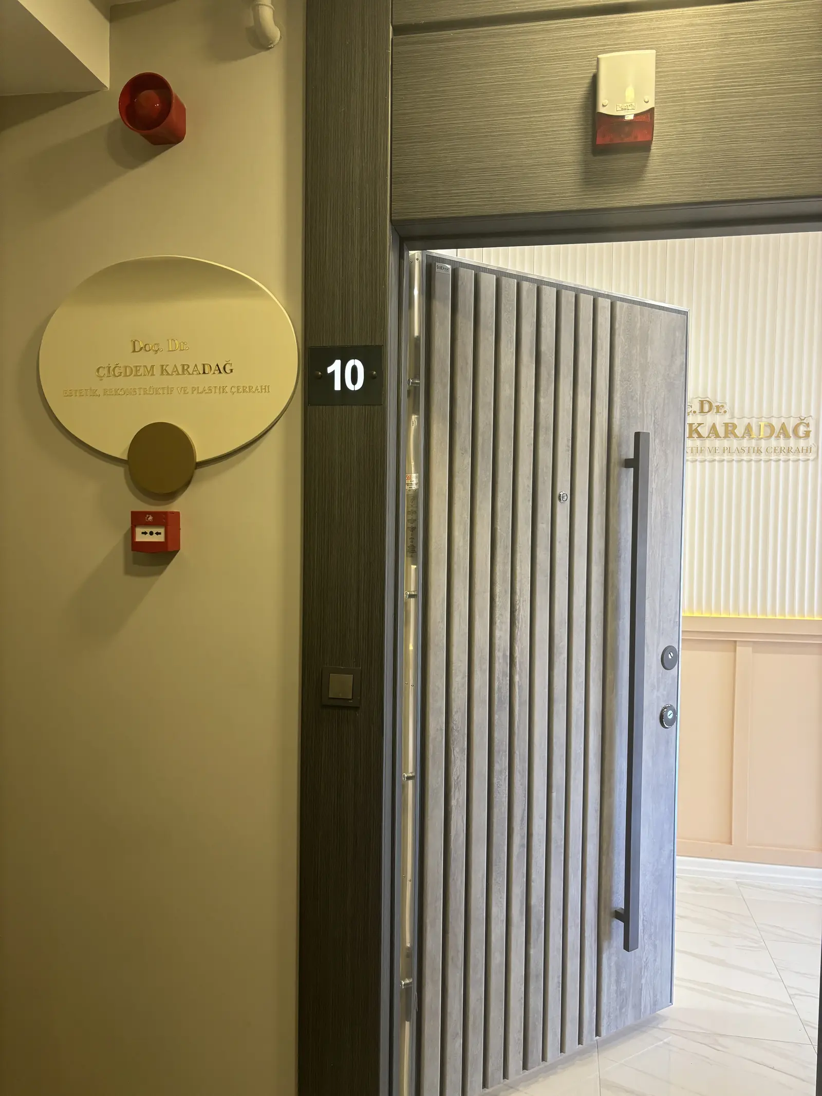 Clinic-provided photograph of Assoc. Prof. Dr Emine Çiğdem Karadağ