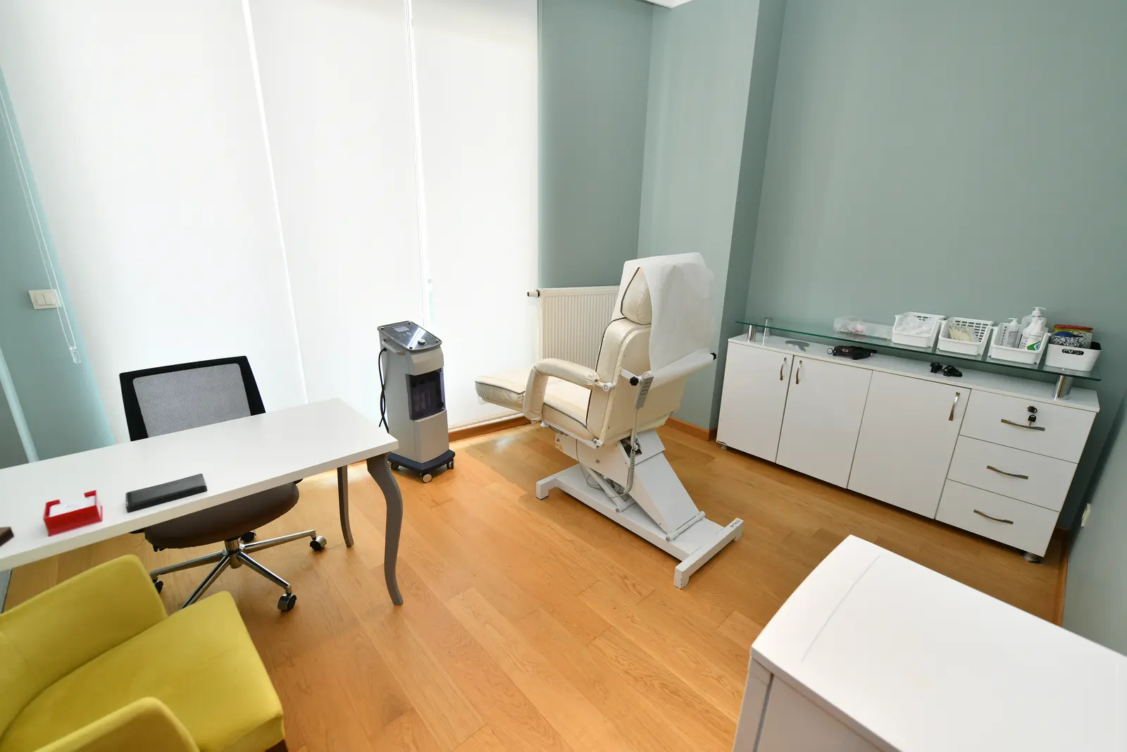 Clinic-provided photograph of Dr Gönül Ateşsaçan