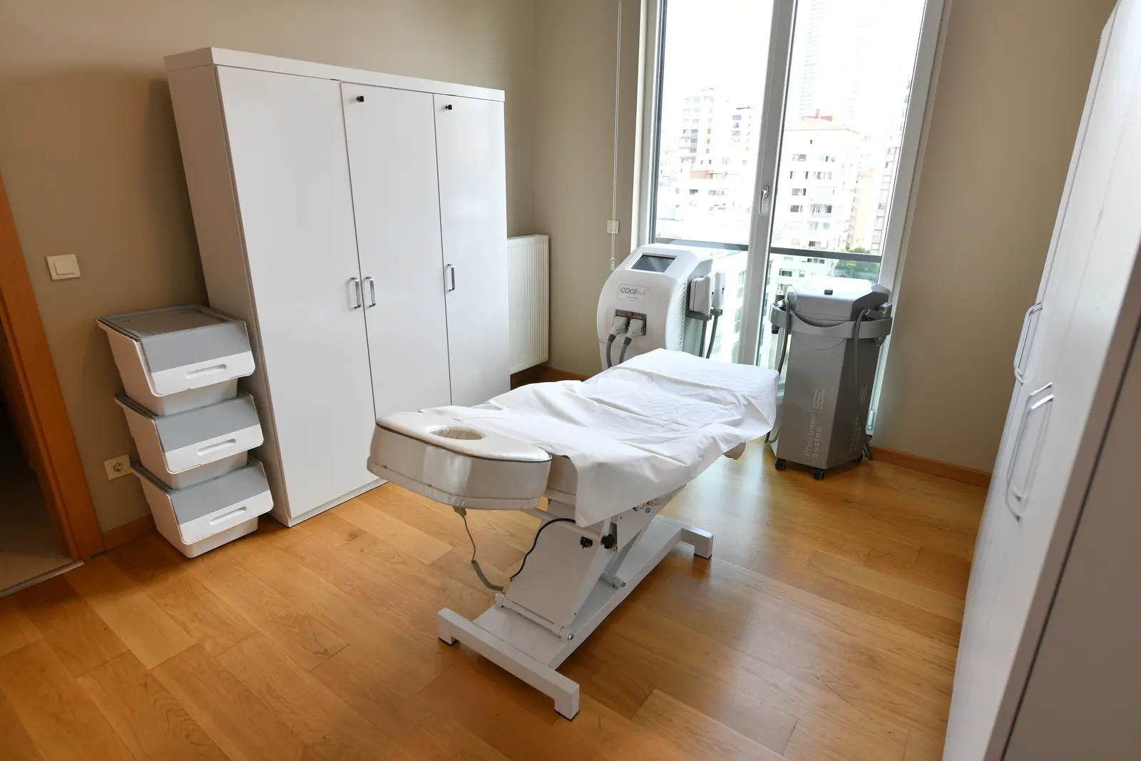 Clinic-provided photograph of Dr Gönül Ateşsaçan