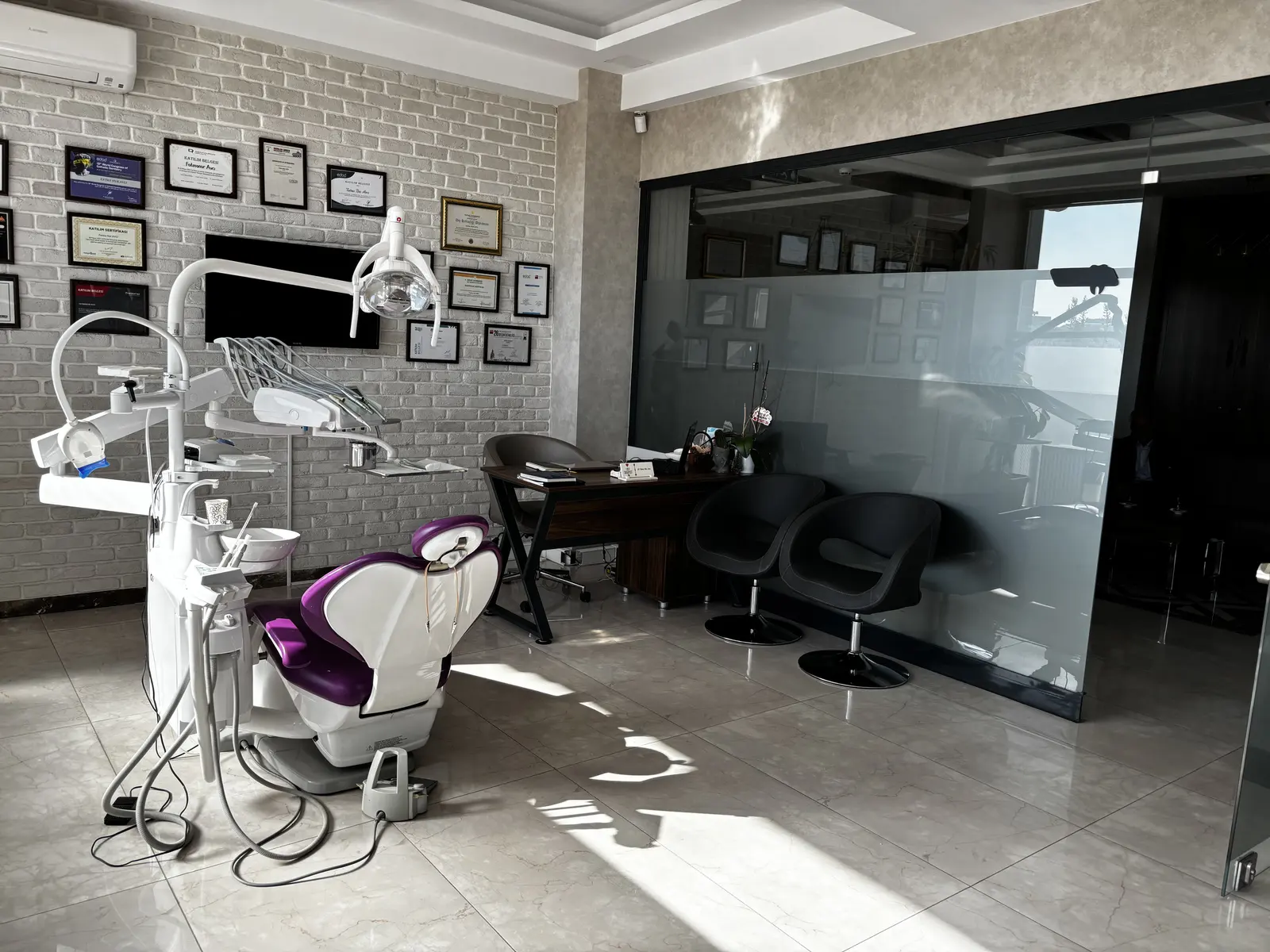 Von der Klinik bereitgestelltes Foto von İlyas Kara Zahnklinik