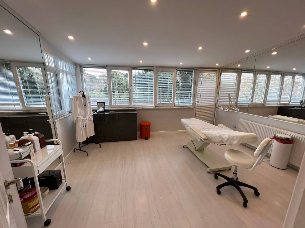 Clinic-provided photograph of Dr Onur Sümer
