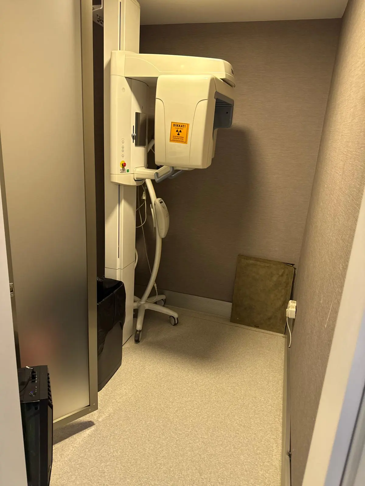 Clinic-provided photograph of Dr İlgar Adiloğlu