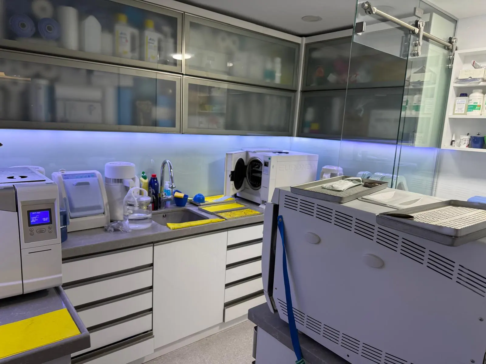 Clinic-provided photograph of Dr İlgar Adiloğlu