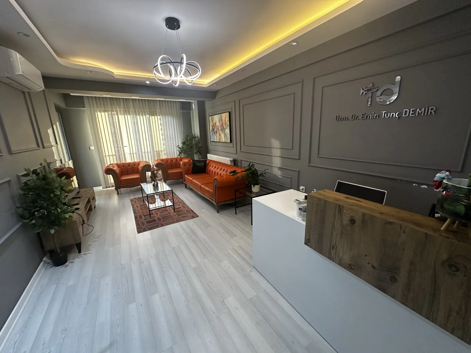 Von der Klinik bereitgestelltes Foto von Dr. Emin Tunç Demir