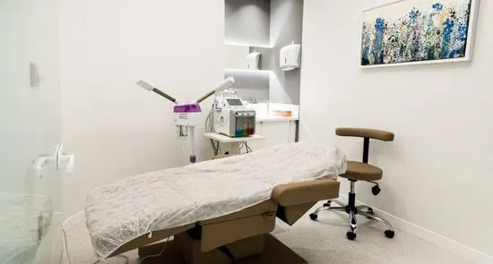 Clinic-provided photograph of Dr İdris Elmas